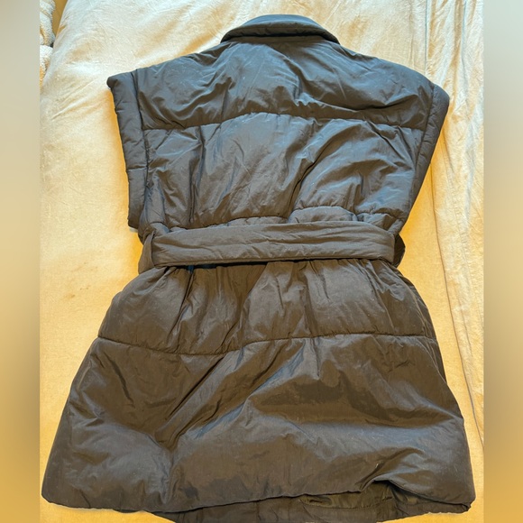 GAP Black Duvet Wrap Puffer Vest - Medium Tall - Picture 4 of 4